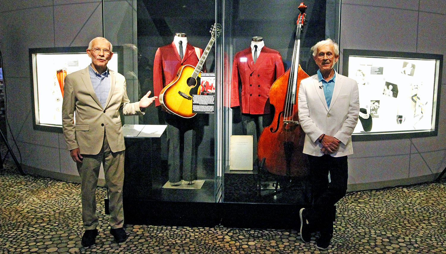 Smothers_Brothers_w_Exhibit