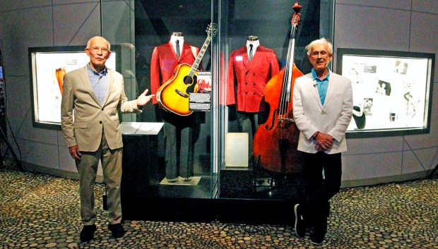 Smothers_Brothers_w_Exhibit